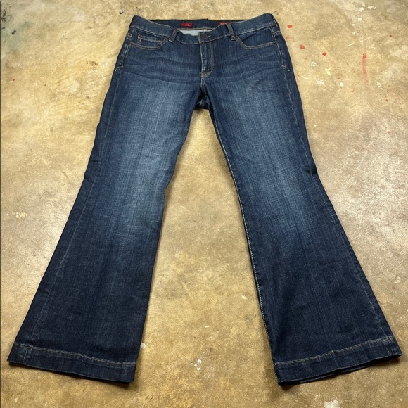 Express Dark Blue Eva Fit and Flare trouser Jeans
Size: 10s (See measurement) - Picture 1 of 9